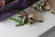 mini bunch buttonholes